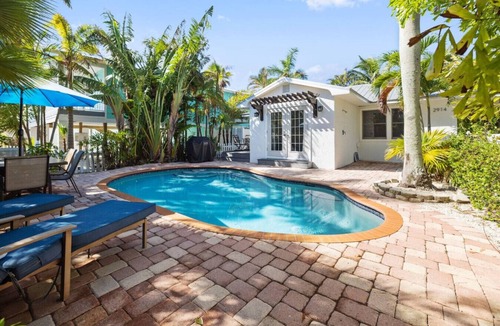 Ilexhurst House | Coastal Craftsman + Pet Friendly | Steps to the Beach