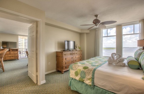 Fort Myers Beach Hotel | Coastal Escape with Pool and Parking Near Estero Bay Kayak & Paddle Tours