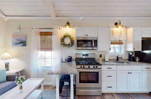 Lower Township Cottage | Coastal Estate – Private Cottage with King Bed & Pool Access
