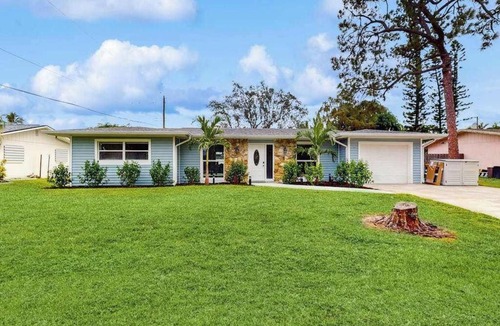 Villas House | Coastal home with private pool, arcade games, and firepit
