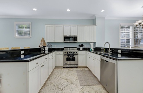 Islamorada House | Coastal Paradise in Anglers Reef-Gated Yard, Beaches, Ocean Toys included,