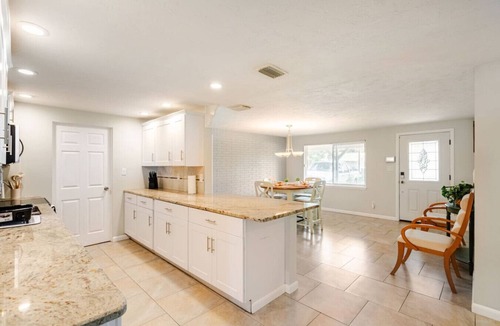 Sarasota Springs House | Coastal Retreat Near Beaches