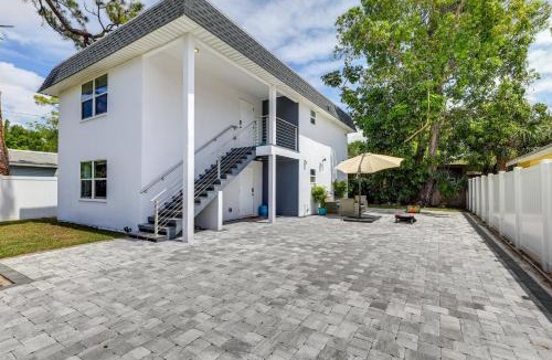 Indian Beach Sapphire Shores House | Coastal Sarasota Condo: Minutes to Beach!