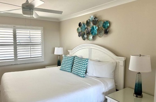 Sanibel Hotel | Coastal Vacation | Garden Views, Dolphin Tours, Biking Trails | 2 Units