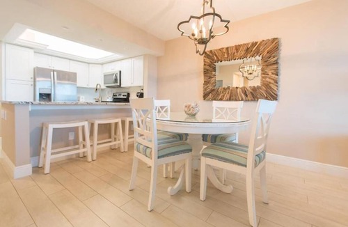 Sanibel Hotel | Coastal Vacation | Garden Views, Dolphin Tours, Biking Trails | 2 Units