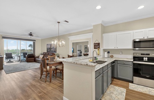 Tropical Cove Condo | Cocktail Cove at Lexington CC Lake Village