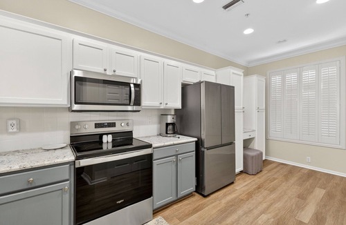 Tropical Cove Condo | Cocktail Cove at Lexington CC Lake Village