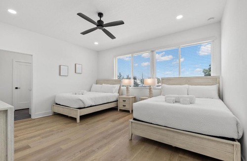 Tampa House | Columbus Cabanas - Modern, Spacious Townhouse In Heart of Tampa, Near Raymond James Stadium