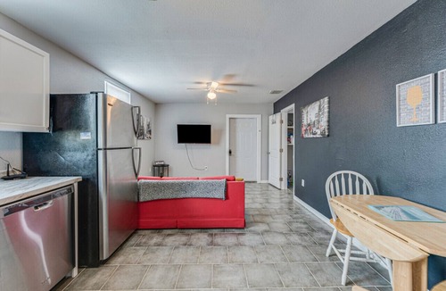 St. Petersburg House | Come enjoy this unique Mother In-Law Suite