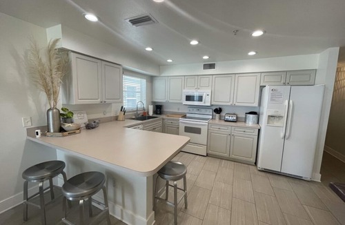 Indian Rocks Beach Condo | Come for the Beach, Stay for the Food! - Private elevator - Sea Isle Villas, IRB