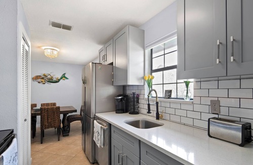 East Naples House | Come Stay In This Charming & Cozy Home In The Heart Of Naples