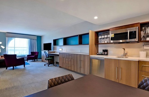 Florida Central Atlantic Coast Hotel | Comfort and Relaxation! Kitchenette, Swimming Pool, Pet-friendly Property!