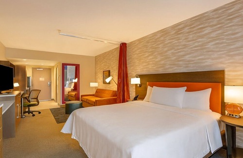 Florida Central Atlantic Coast Hotel | Comfort and Relaxation! Kitchenette, Swimming Pool, Pet-friendly Property!