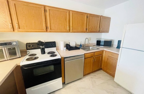 Elkins Park Apartment | Comfortable 2BR/2BA | Great Monthly Rates