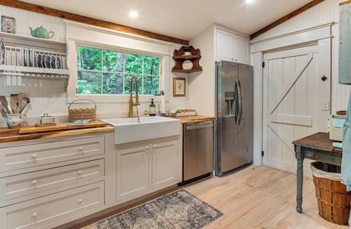 Lynn House | Comfy Cottage Charmer w/Patio Garden in Tryon