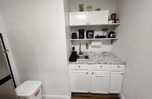 Old Seminole Heights House | Comfy Suite in Tampa