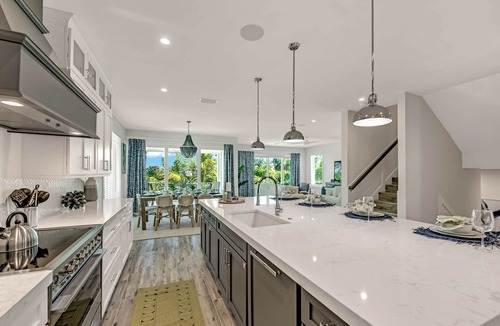 Ilexhurst House | Coming in Hot! Rooftop Views, Pool and Spa!