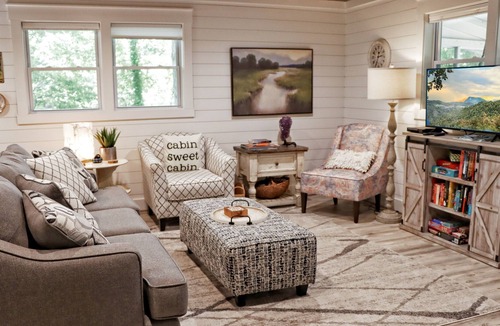Clarkesville Cottage | Completely Remodeled Cabin Minutes from Lake Burton! New Listing! Pet Friendly