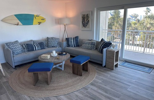 Pass-a-Grille Condo | Completely renovated 1-bedroom condo in charming Pass-a-grille Beach with WiFi.