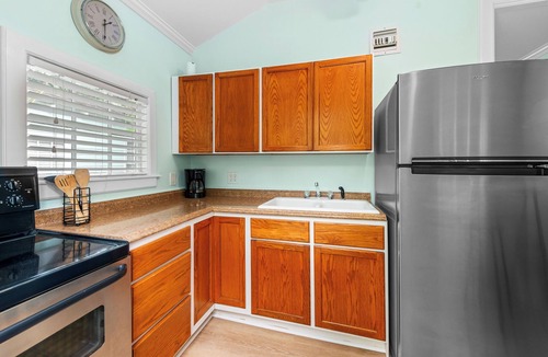 Old Town Cottage | ~CONCH COTTAGES~ Enjoy your next island vacation with friends right here!
