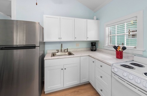 Old Town Cottage | ~CONCH COTTAGES~ Enjoy your next island vacation with friends right here!