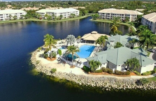 Tropical Cove Condo | Condo in gated community, 5 minutes from Sanibel, Beaches & 1 mile from hospital