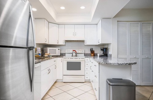 Sarasota Condo | Condo on Quiet Cul-De-Sac | Heated Pool/Spa | Tennis | Putting Green | Short Drive to Beach