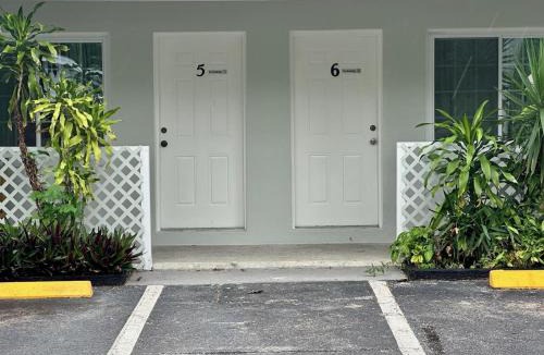 Naples Hotel | Conty's Motel