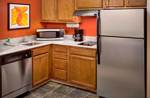Bethlehem Apartment | Convenient Tourist Location! Free Breakfast, Kitchen, Seasonal Outdoor Pool!