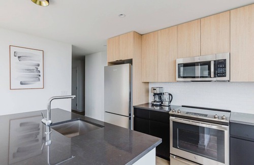Jersey City Apartment | Cool Jersey City 2BR w/Gym, Game Room & Virtual Golf, by Blueground