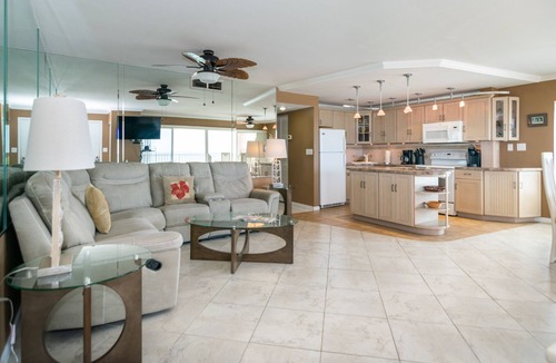Bradenton Beach House | Coquina 101 · Beachfront Condo · Gulf Views & Pool