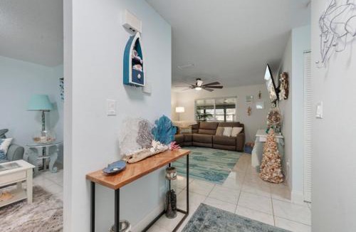 Tropic House | Coral Cove 3 Bed 2 Bath Pool Home in Melbourne