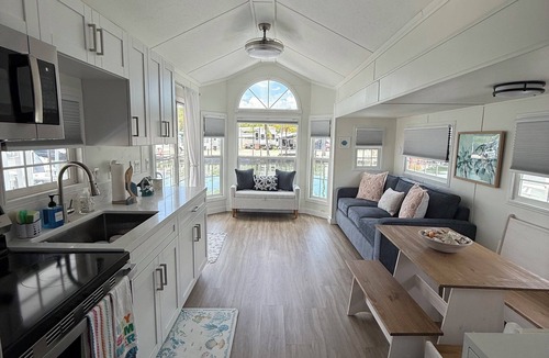 Key Largo Cottage | Coral Dolphin Cottage- Waterfront tiny home getaway in Key Largo
