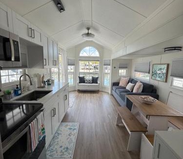 Key Largo House | Coral Dolphin Cottage Waterfront