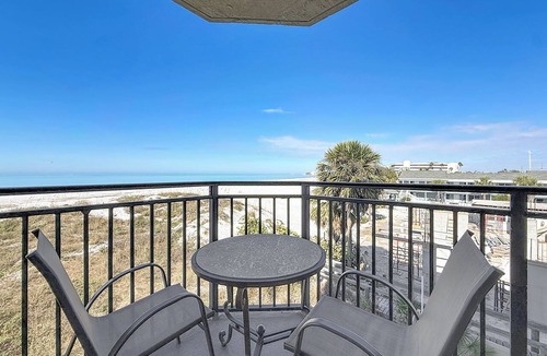 Belle Vista Condo | Corner Beachfront Balcony | 2 Bedrooms | Pool