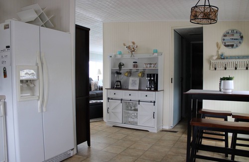 Nettles Island Cottage | Corner Lot 2 Bed 1 Bath Pet Friendly