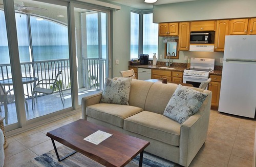 Mid Island Condo | Cornerstone 402- Beachfront - 1 bed/1 bath condo on Fort Myers Beach