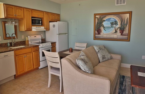 Mid Island Condo | Cornerstone 402- Beachfront - 1 bed/1 bath condo on Fort Myers Beach