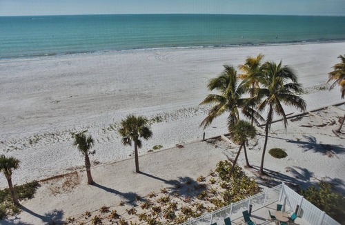 Mid Island Condo | Cornerstone 402- Beachfront - 1 bed/1 bath condo on Fort Myers Beach