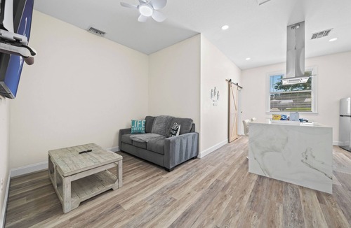 Auburndale Condo | Costa 1BD Lake Condo - Paradise - Beautiful Area