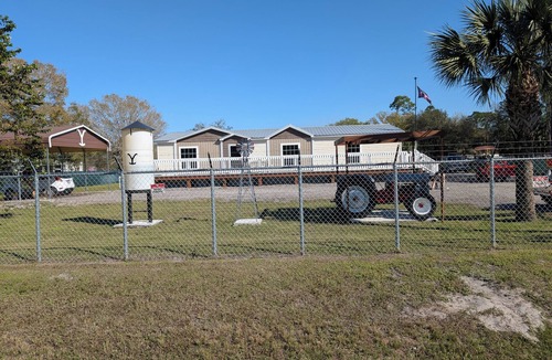 Clewiston House | Country Living w/Horse back trails and a bass fishing paradise!