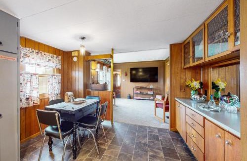 Cameron House | Countryside Couples Retreat! Gateway to Corning