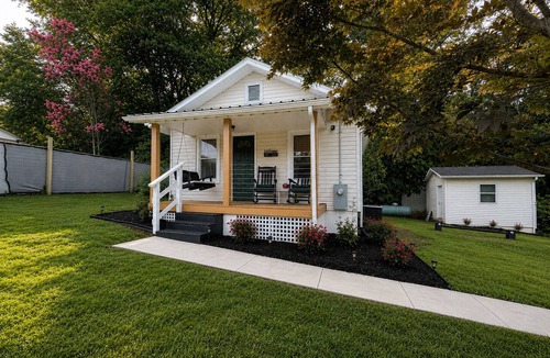 Leicester Cottage | Couples King Bed Cottage with Fire Pit & Swing, Near Asheville & Biltmore in WNC