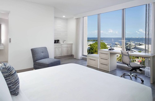 Coconut Grove Hotel | Courtyard by Marriott Miami Coconut Grove