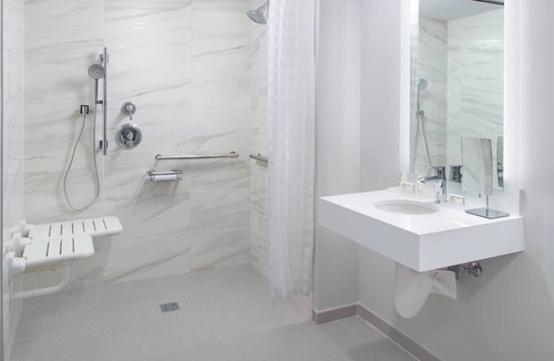 Coconut Grove Hotel | Courtyard by Marriott Miami Coconut Grove