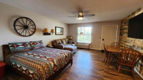 River Ranch Apartment | Cowboy Up! River Ranch Ground Floor Cottage w Porch! 162
