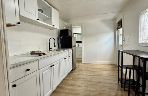 Plantation House | Cozy 1-bedroom, 1-bathroom cottage near Sawgrass AB Arena, IKEA, sleeps 4.
