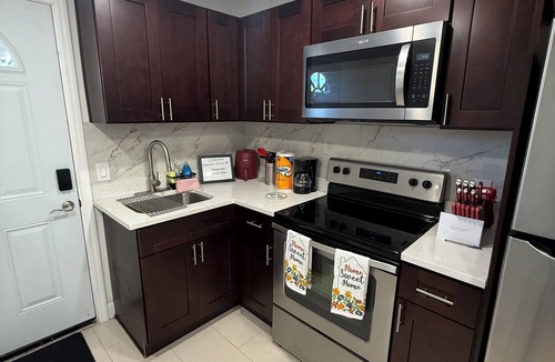 Ybor City Apartment | Cozy 1-bedroom apartment in Tampa with AC