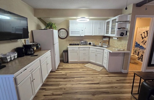 Highland House | Cozy 1-bedroom bungalow in charming Sebring with AC