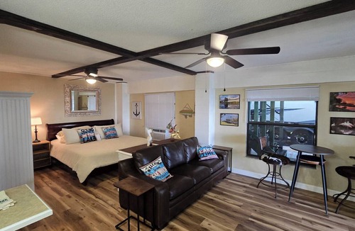 Highland House | Cozy 1-bedroom bungalow in charming Sebring with AC